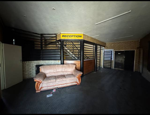 1,100M² WAREHOUSE FOR SALE IN ROBERTVILLE